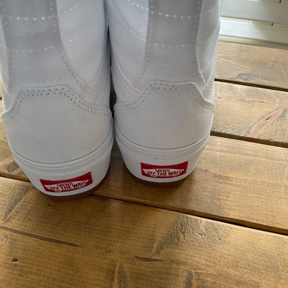Vans - Picture 3 of 12